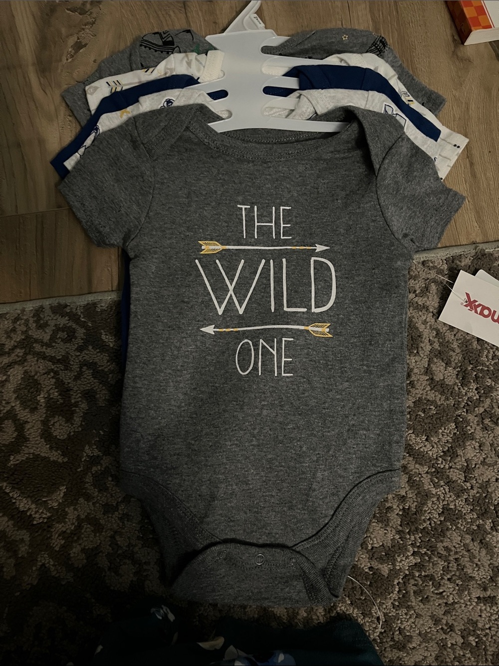 NWT 5 6-9 onesies “wild one,” plain blue, arrow, nature themed